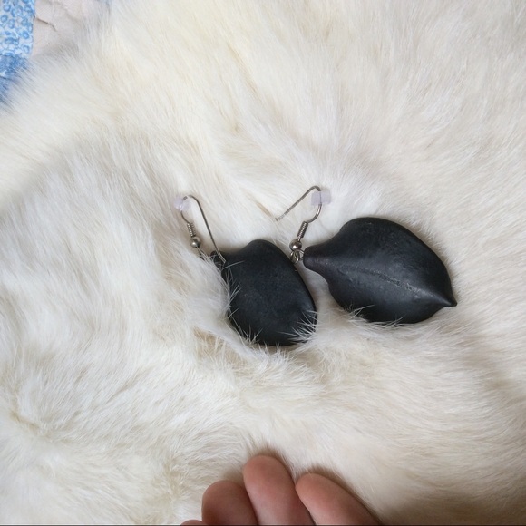 Cray Leaf Earring Black & Baby Pink - Picture 7 of 7